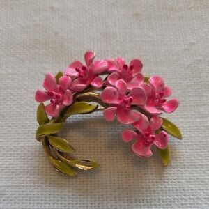 ART Arthur Pepper 60s Enamel Pink Floral Spray & Green Leaves on Gold Tone Metal